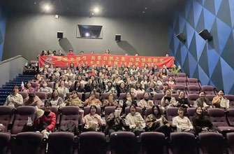 春景与你们都是这世界最好的景致，节日欢乐！